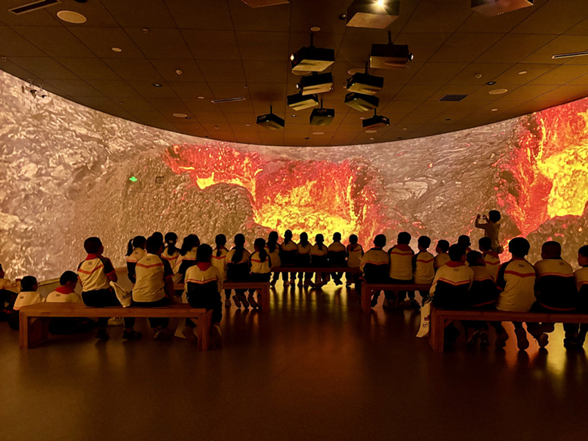 馬林小學(xué)“探紅山文化根脈 繪民族團(tuán)結(jié)畫卷”研學(xué)活動照片9_副本.jpg