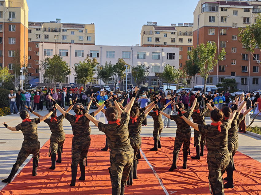 西城街道惠寧西社區(qū)月滿華誕 藝韻流芳活動(dòng)照片1_副本.jpg