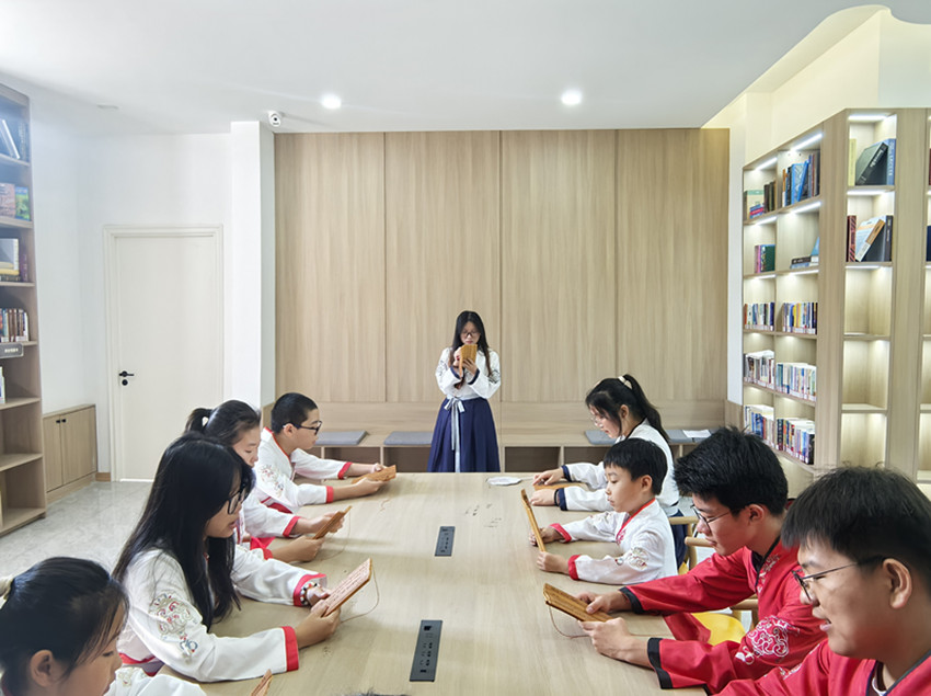 西城街道王府社區(qū)“國(guó)學(xué)競(jìng)賽顯真才 詩(shī)會(huì)雅集聚賢童”活動(dòng)照片5_副本.jpg