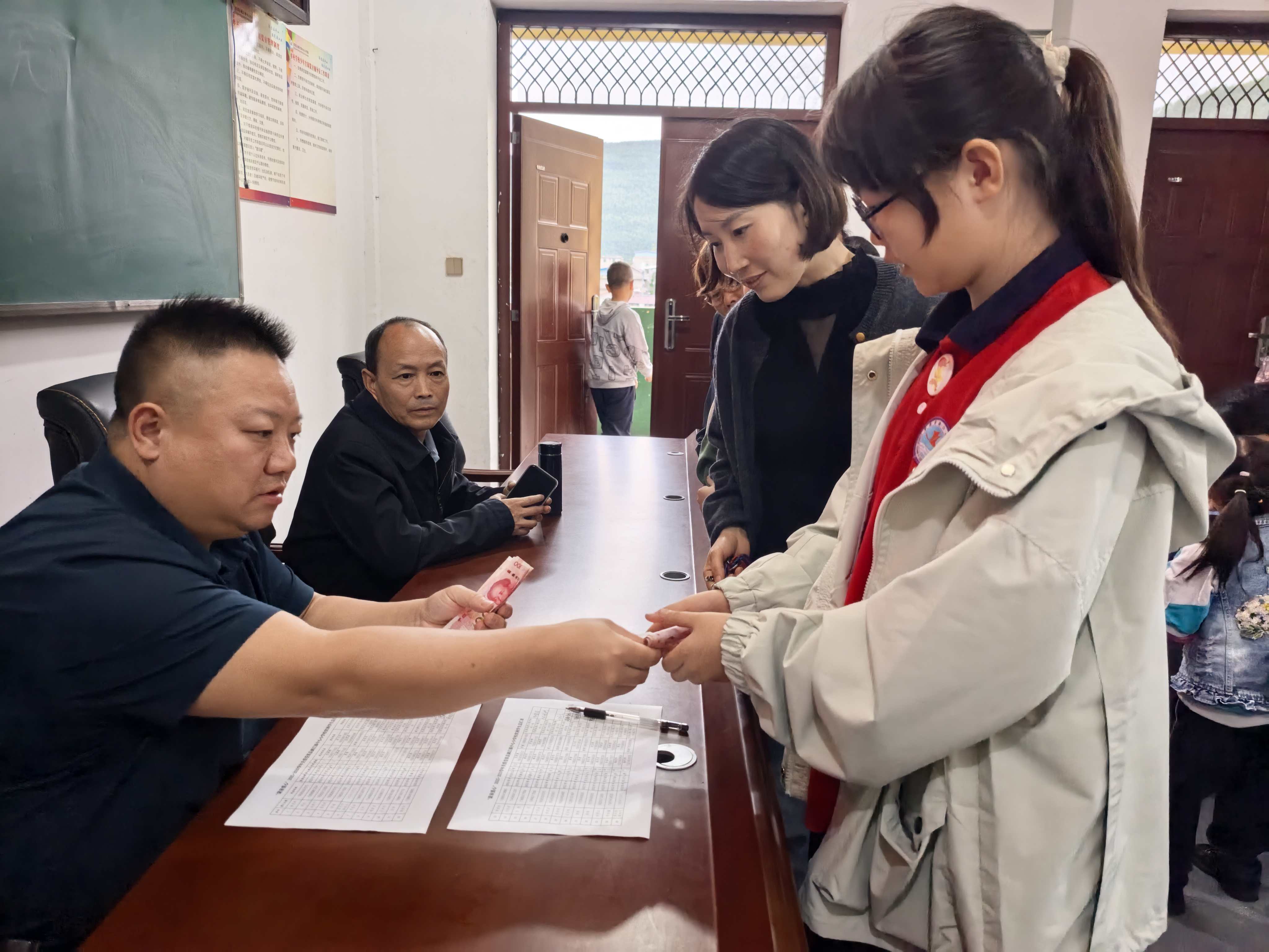 1760531645650170.jpg 1e450899dee5b86f3f00458a208681f.jpg