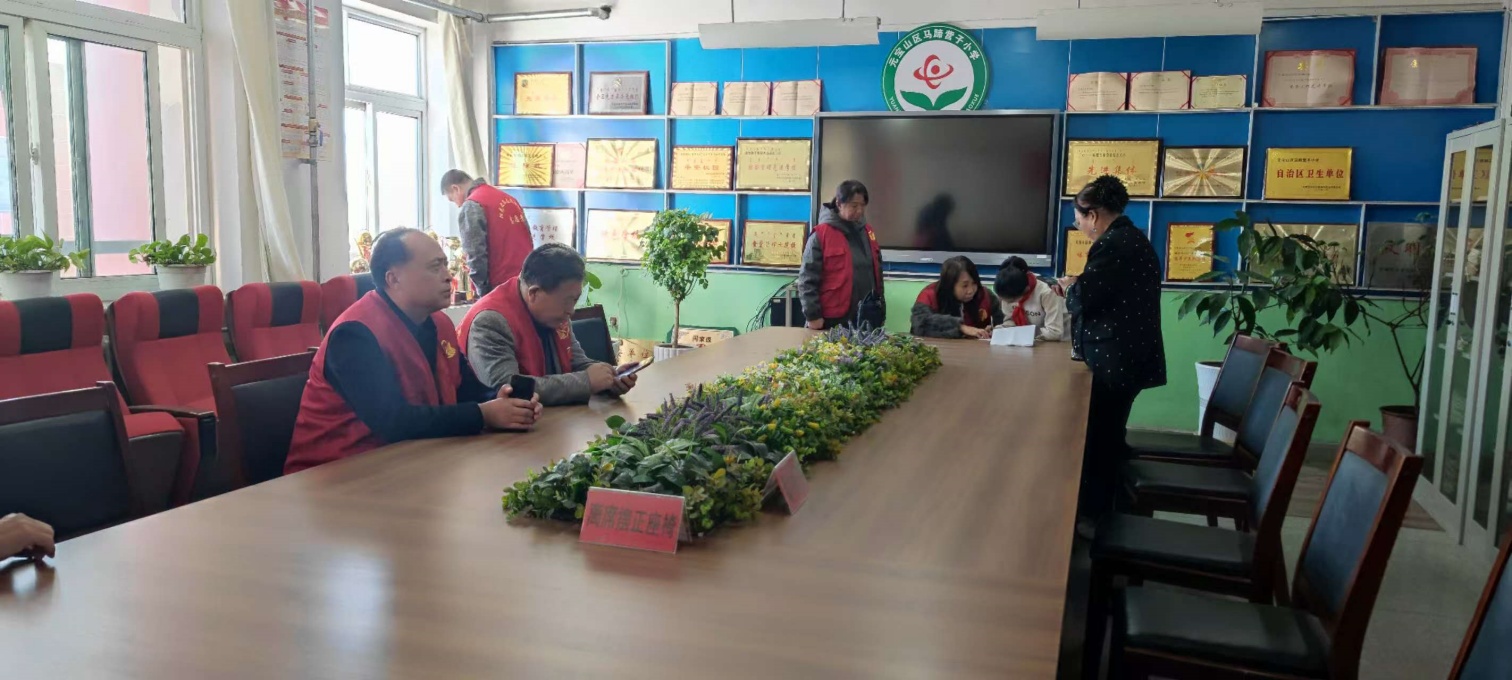 馬蹄營子學(xué)?！芭闹鷮W(xué)行  陽光遞溫暖”迎來陽光之家志愿者助學(xué)活動照片3_副本.jpg