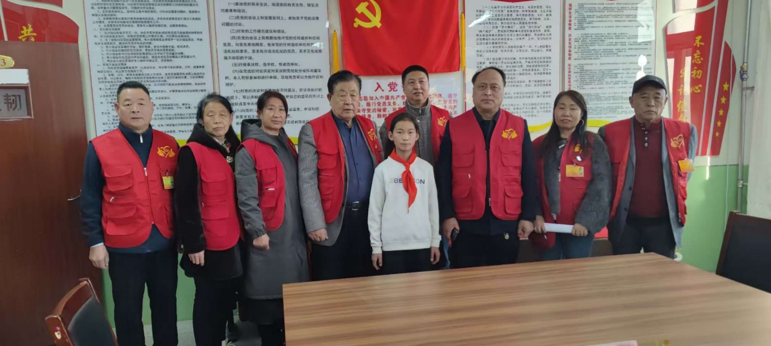 馬蹄營子學(xué)?！芭闹鷮W(xué)行  陽光遞溫暖”迎來陽光之家志愿者助學(xué)活動照片2_副本.jpg