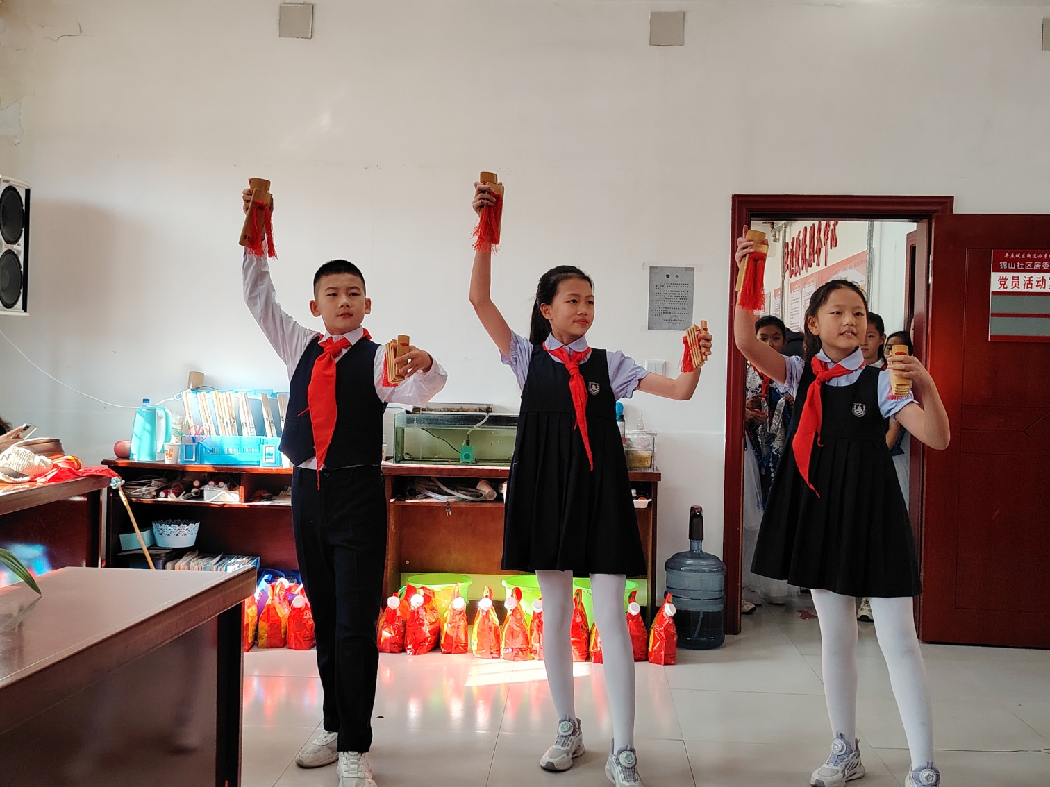 平礦二小“九九重陽暖  敬老傳美德”活動照片7_副本.jpg