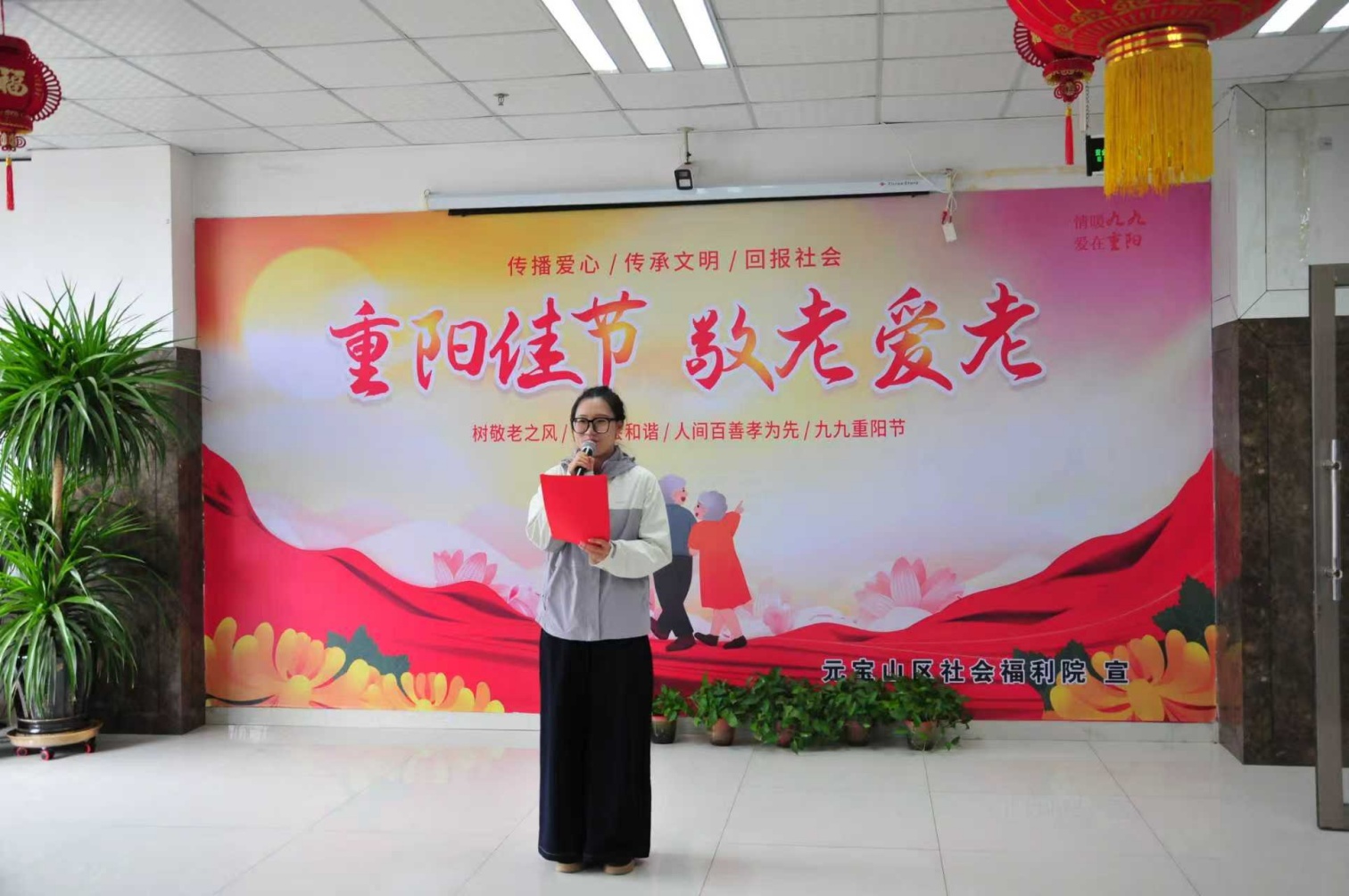 區(qū)第六幼兒園  黨建引領(lǐng)聚合力,童心社區(qū)敬長輩  活動照片15_副本.jpg