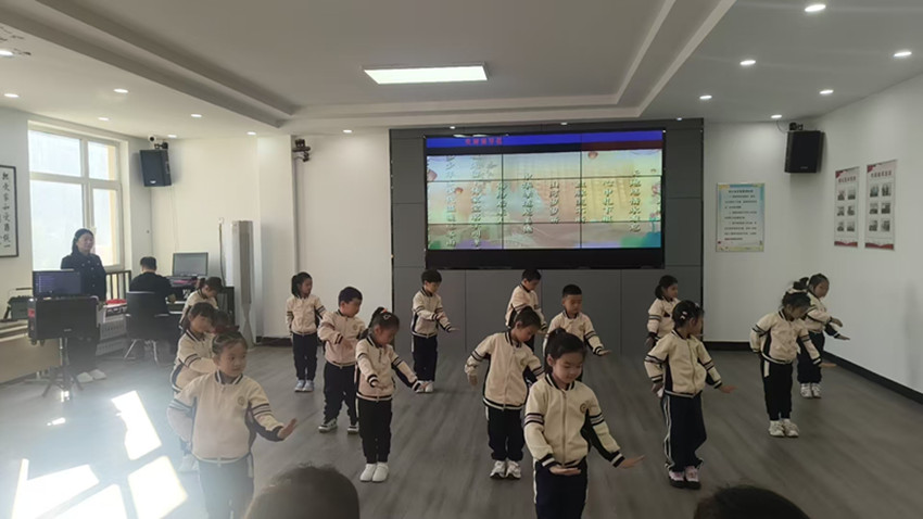 西城街道紫辰社區(qū)“童聲頌重陽(yáng) 愛(ài)滿社區(qū)家”重陽(yáng)節(jié)活動(dòng)照片1_副本.jpg