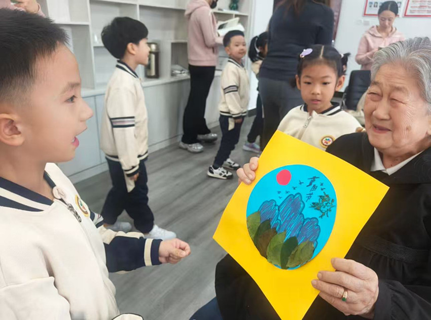 西城街道紫辰社區(qū)“童聲頌重陽(yáng) 愛(ài)滿社區(qū)家”重陽(yáng)節(jié)活動(dòng)照片5_副本.jpg