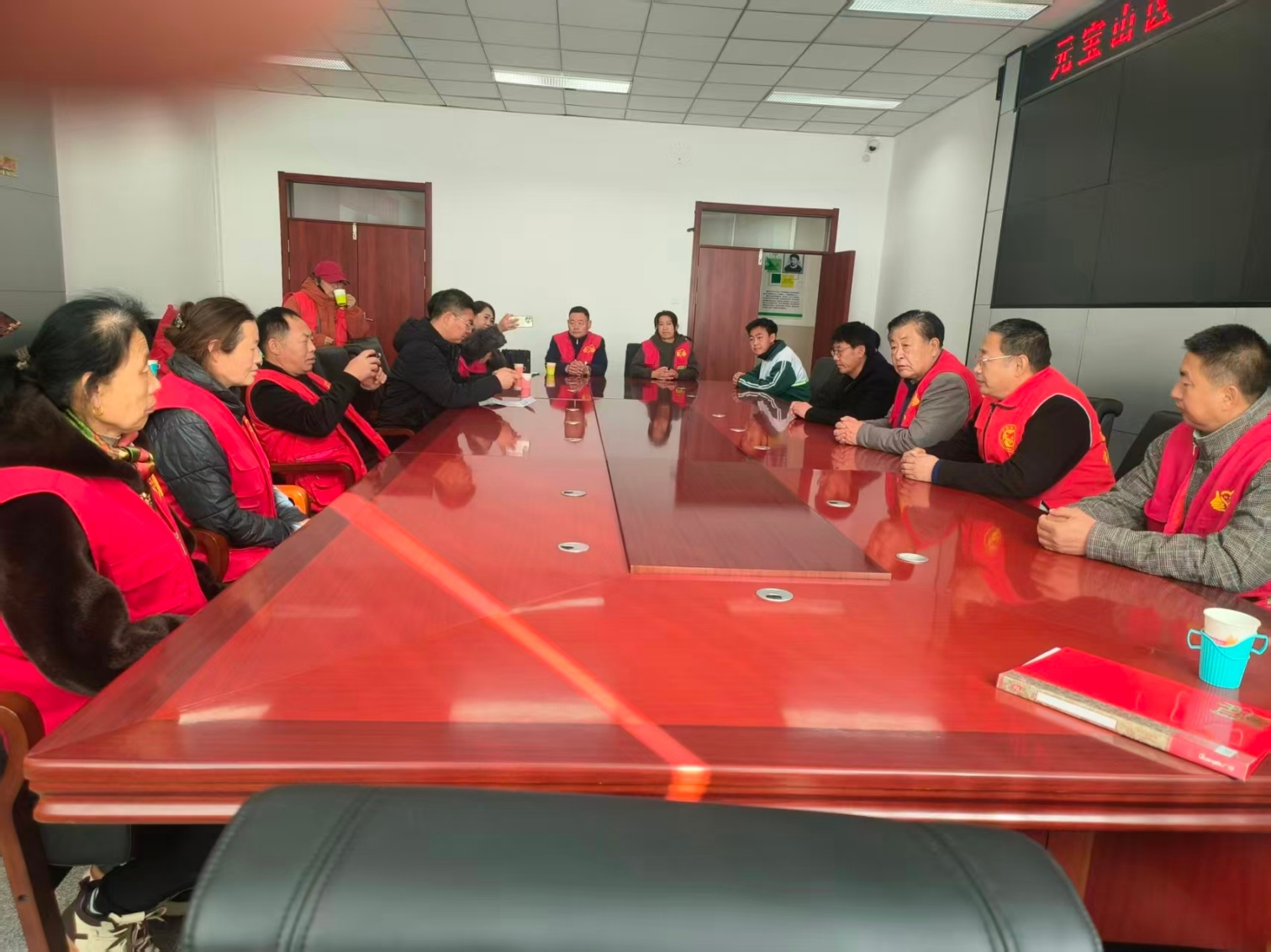 平莊城區(qū)街道星海社區(qū)關(guān)工委“陽(yáng)光沐浴著鮮花 愛(ài)心伴學(xué)子成長(zhǎng)”秋季助學(xué)活動(dòng)照片8_副本.jpg