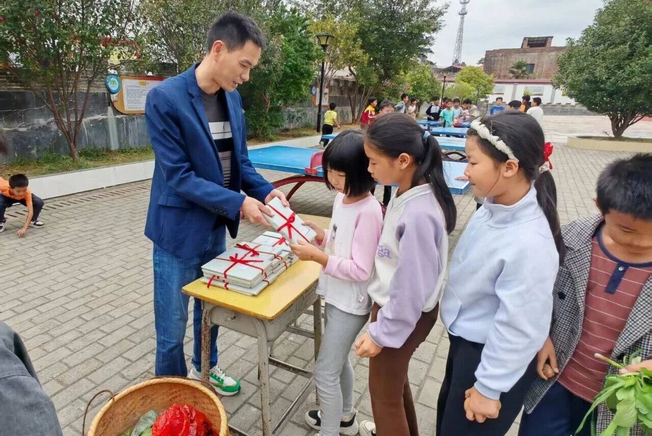 1762396363404957.jpg 59a90f626eacf235eda2cf7e1c31e87f.jpg