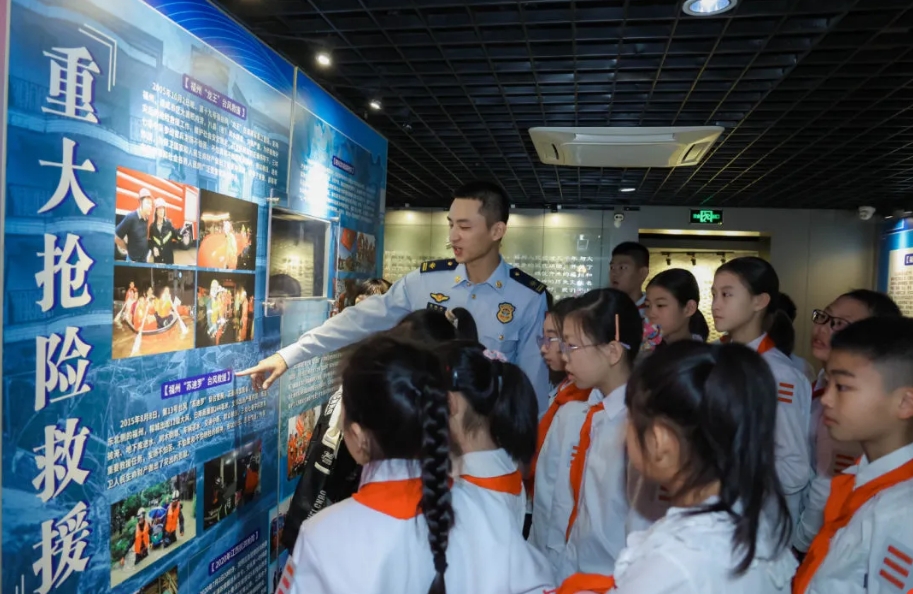 1762502518906118.jpg 福建省福州市關(guān)工委開展“致敬火焰藍 傳承思政魂”主題研學活動(1).jpg