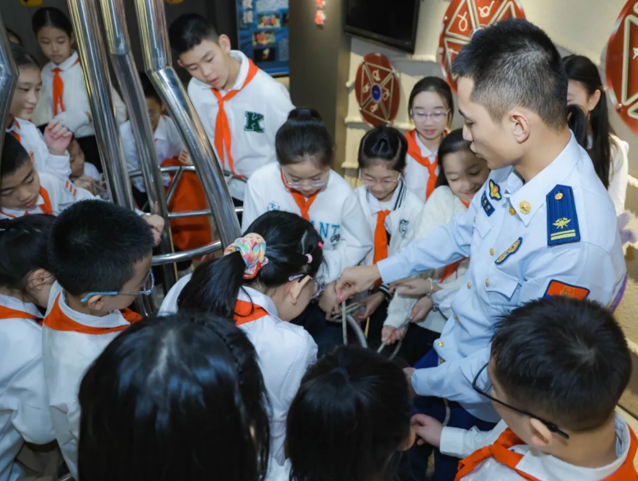 1762503158886679.jpg 福建省福州市關(guān)工委開展“致敬火焰藍 傳承思政魂”主題研學活動(3).jpg