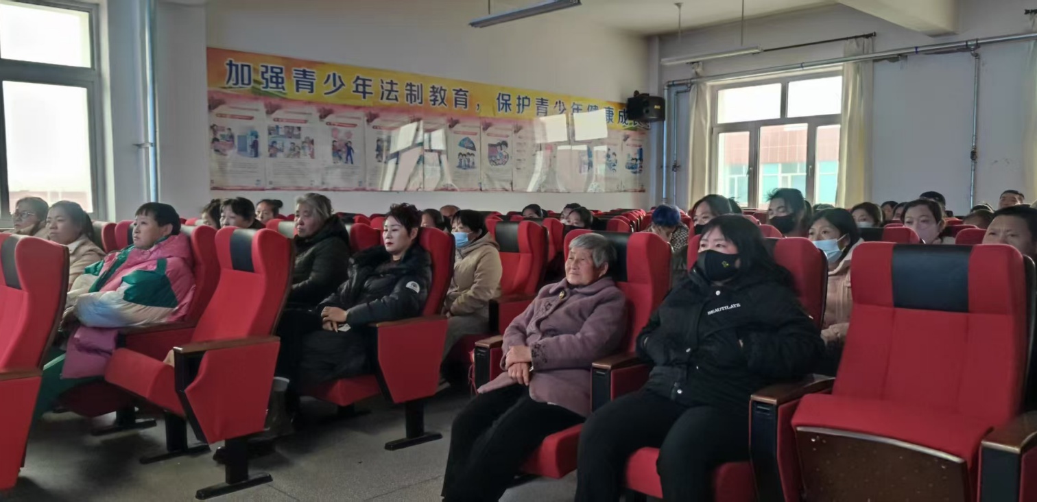 馬蹄營子學(xué)校“以愛為帆 共育遠航”秋季家長照片6_副本.jpg