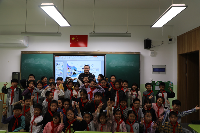 1763361275501056.jpg 濱湖新城派出所普法進(jìn)校園圖片2=.jpg