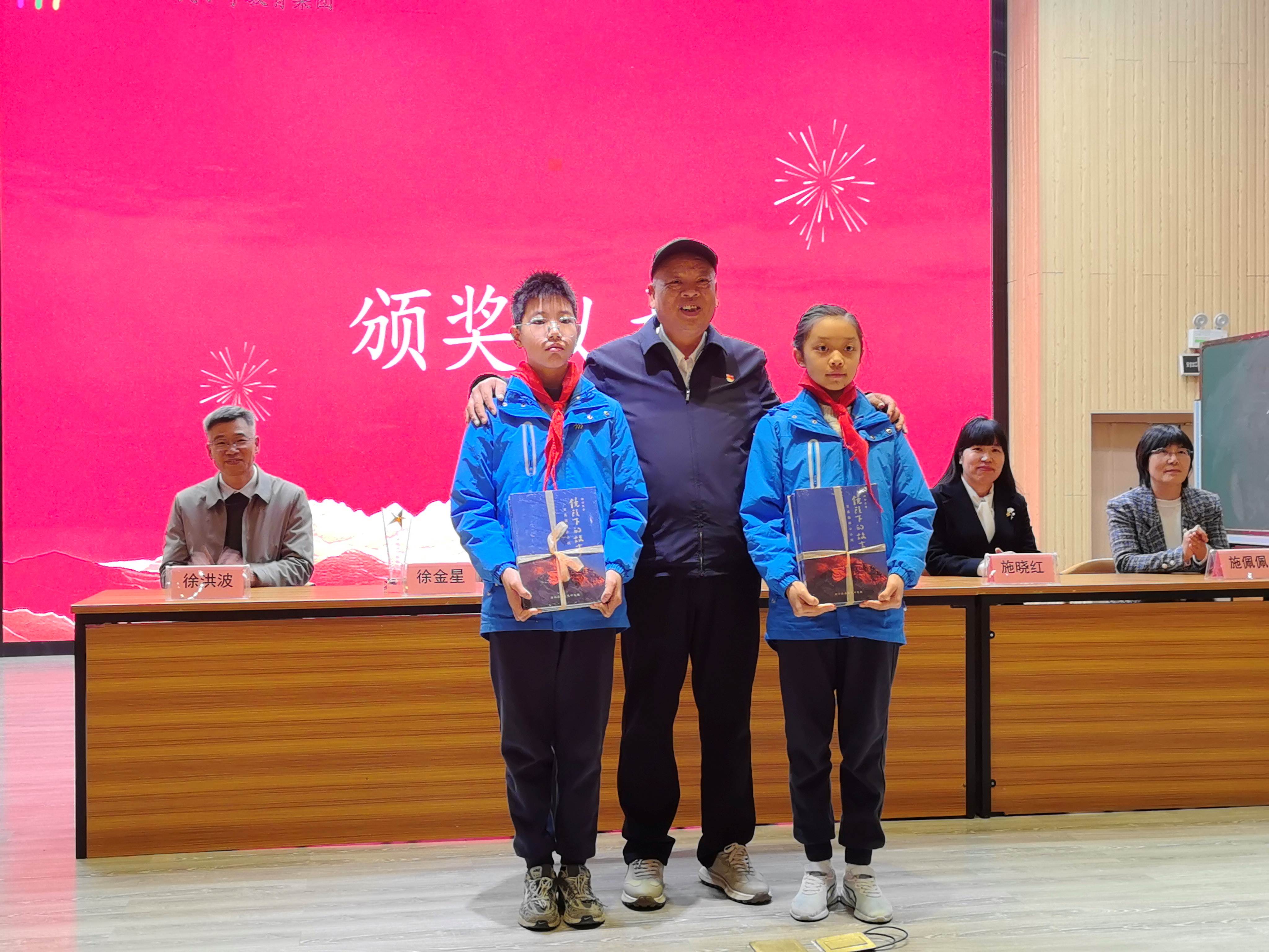 1764915304375495.jpg 贈書.jpg