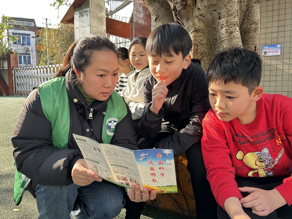 1月6日，廣西壯族自治區(qū)柳州市魚峰區(qū)紅鋒社區(qū)關工領導小組：禁毒反邪進校園 守護青春助成長 (3)1.jpg