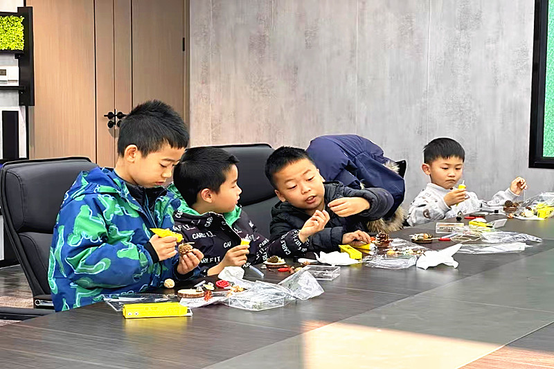 1767925160591247.jpg 江蘇省南京市玄武區(qū)紅山街道紅山社區(qū)關(guān)工委:探秘生物隱身術(shù),解碼自然魔法書 (2).jpg