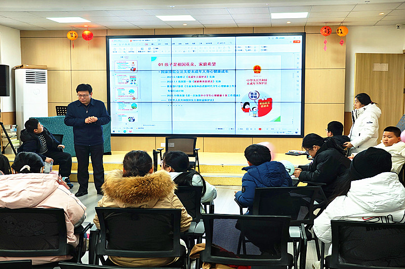 江蘇省南京市秦淮區(qū)洪武路街道申家巷社區(qū)關(guān)工委：氣球裝煩惱，一擊釋童心(2).jpg