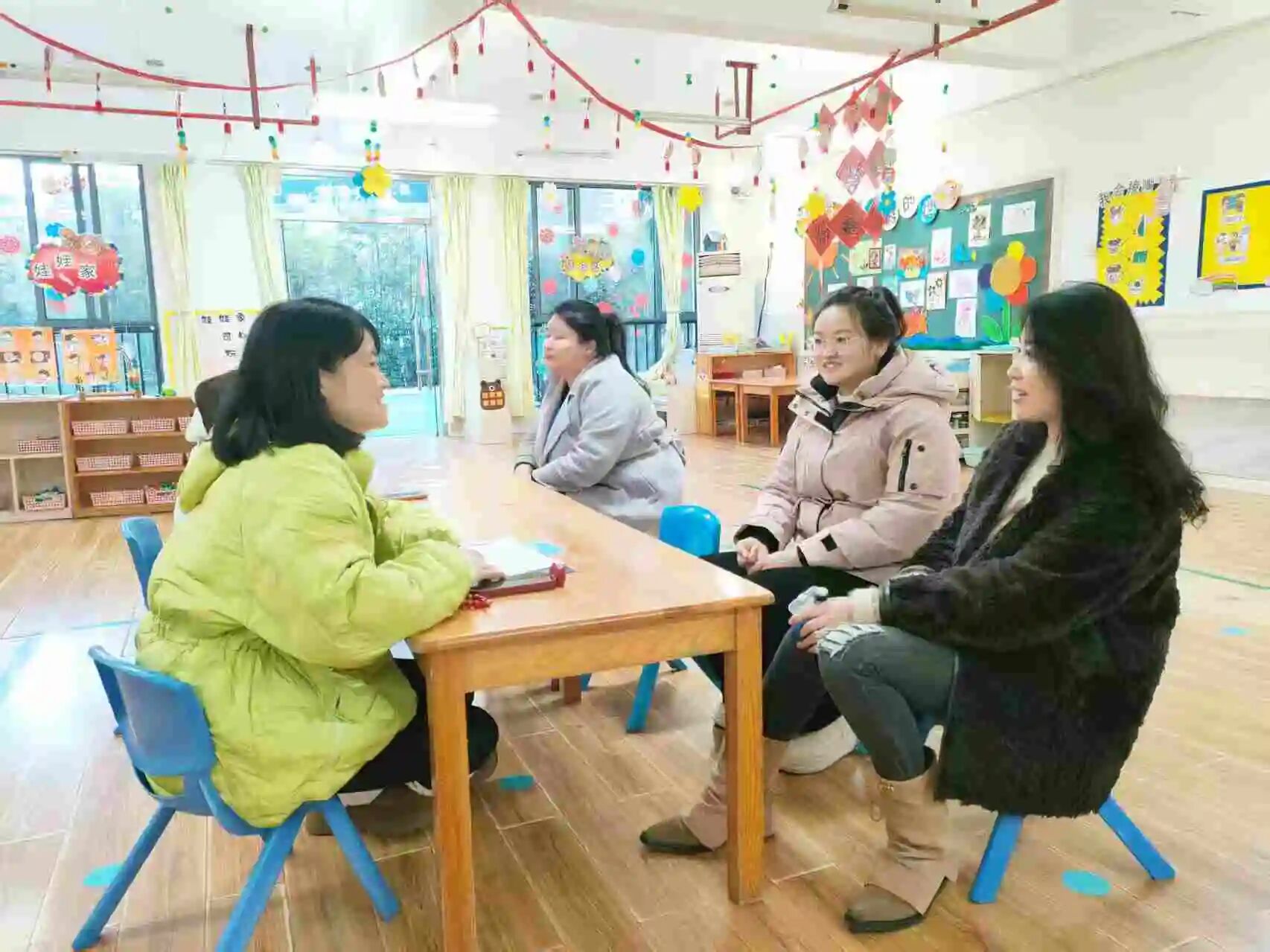 1769565166943952.jpg 老師與家長深度溝通 (2).jpg