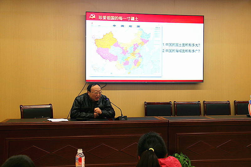 1770021690142732.jpg 玄武區(qū)關(guān)工委青少年“大思政”宣講團(tuán)走進(jìn)花園路社區(qū)青少年“冬令營(yíng)”(2).jpg