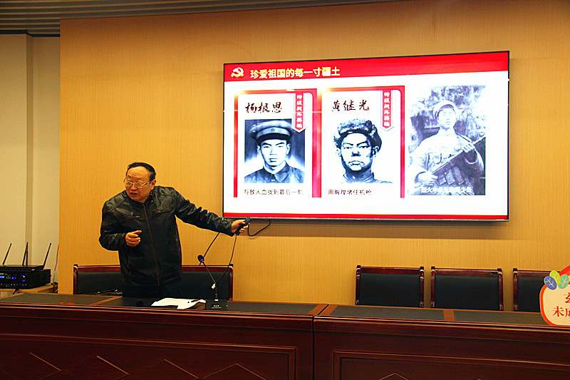 1770021697853709.jpg 玄武區(qū)關(guān)工委青少年“大思政”宣講團(tuán)走進(jìn)花園路社區(qū)青少年“冬令營(yíng)”(3).jpg