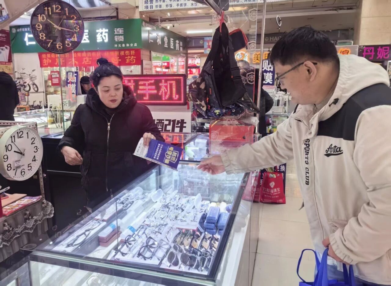 黑龍江省牡丹江市寧安市東京城鎮(zhèn)關(guān)工委聯(lián)合司法所組織開(kāi)展“法治護(hù)航民生 普法點(diǎn)亮文明”綜合性普法宣傳活動(dòng)2.jpg