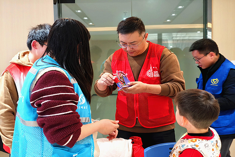 1770284966426224.jpg 江蘇省南京市鼓樓區(qū)小市街道線路新村社區(qū)青少年冬令營活動“點亮科學(xué)的能量鑰匙”(2).jpg